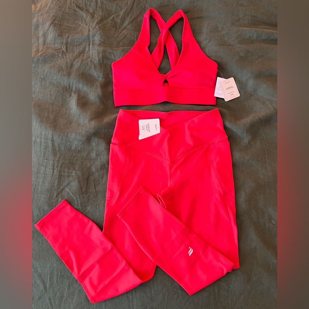 Fabletics leggings and sports bra - set size SMALL - BRAND NEW